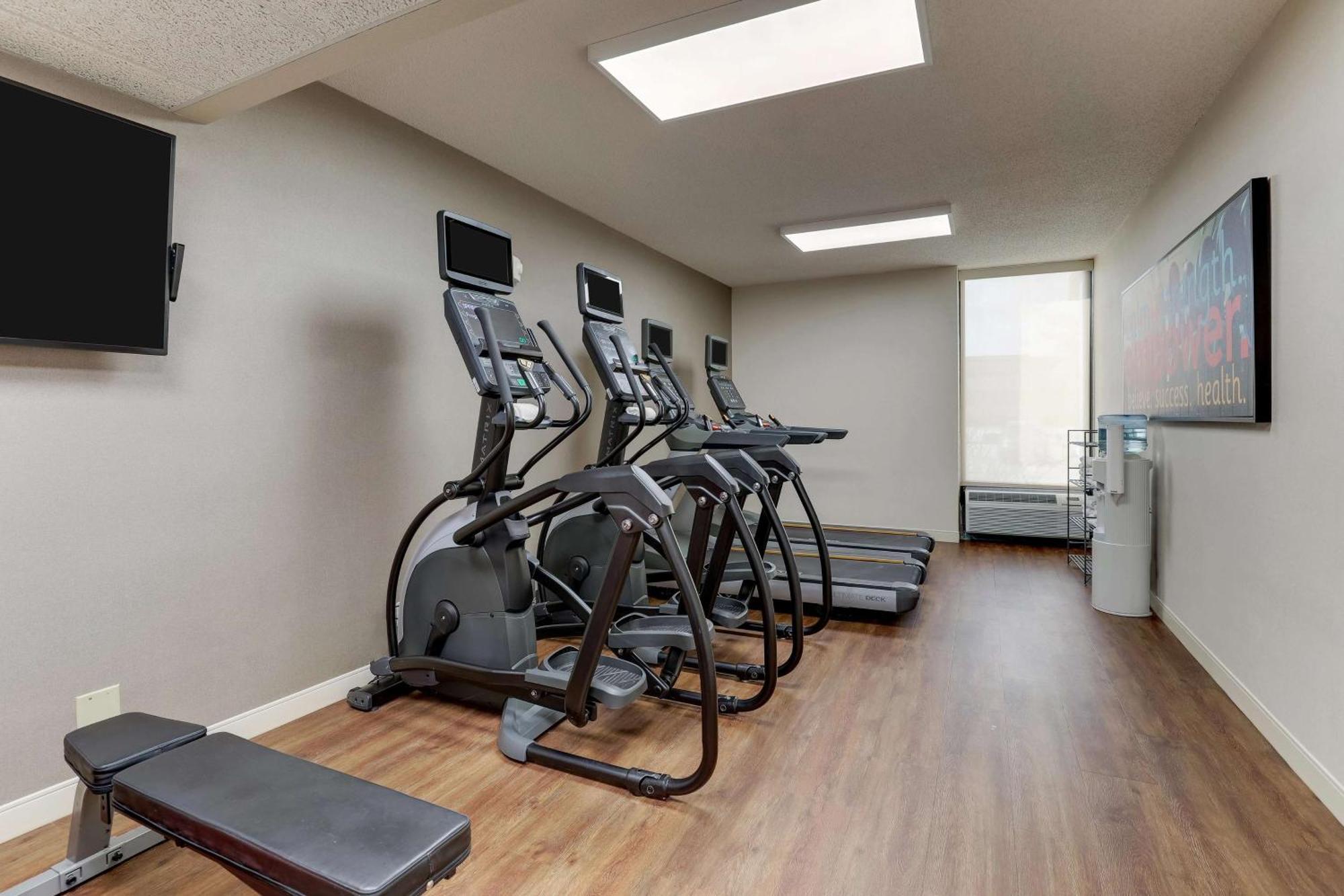 Drury Inn & Suites St. Louis St. Peters เซนต์ปีเตอร์ส ภายนอก รูปภาพ