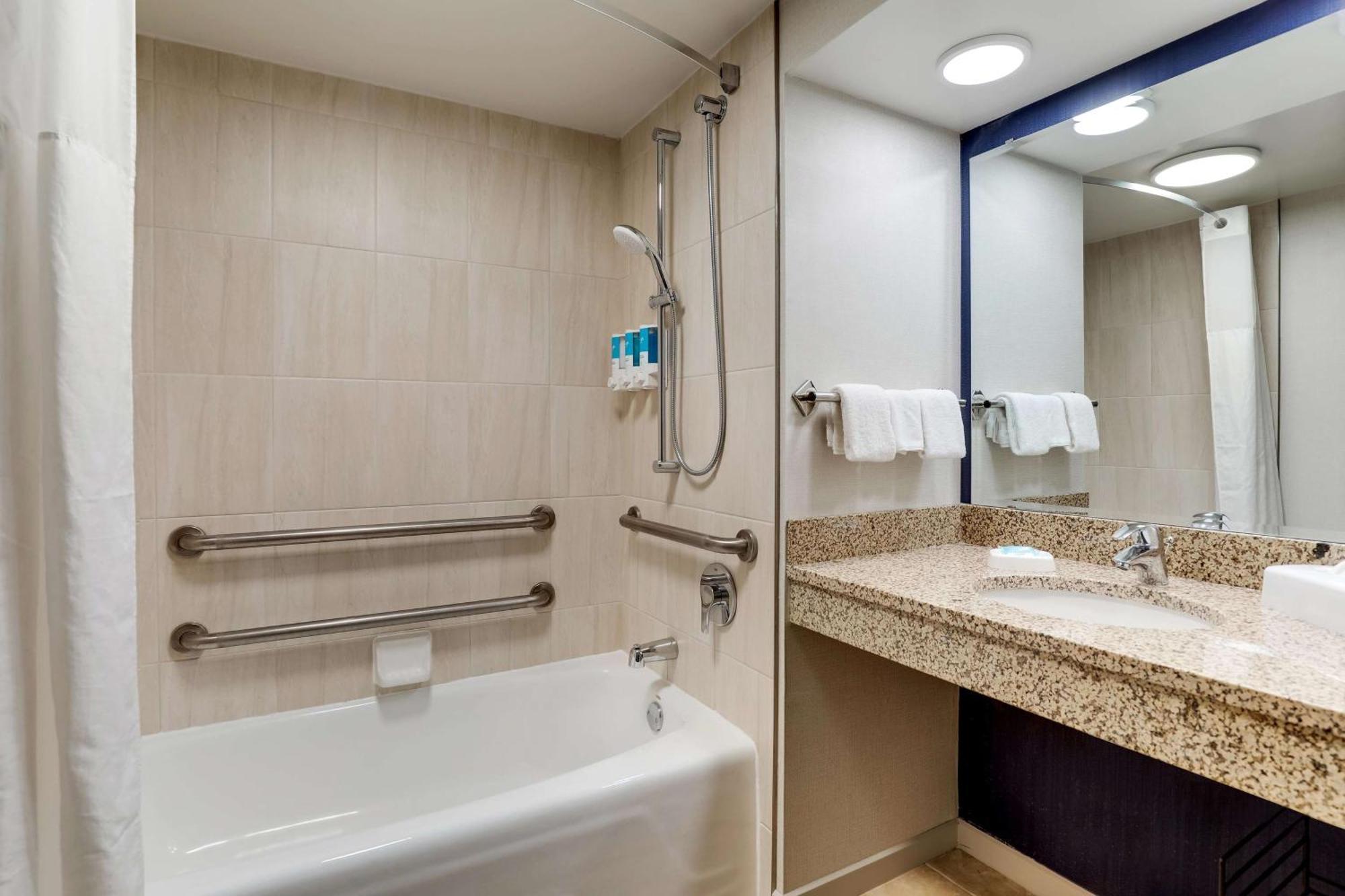 Drury Inn & Suites St. Louis St. Peters เซนต์ปีเตอร์ส ภายนอก รูปภาพ