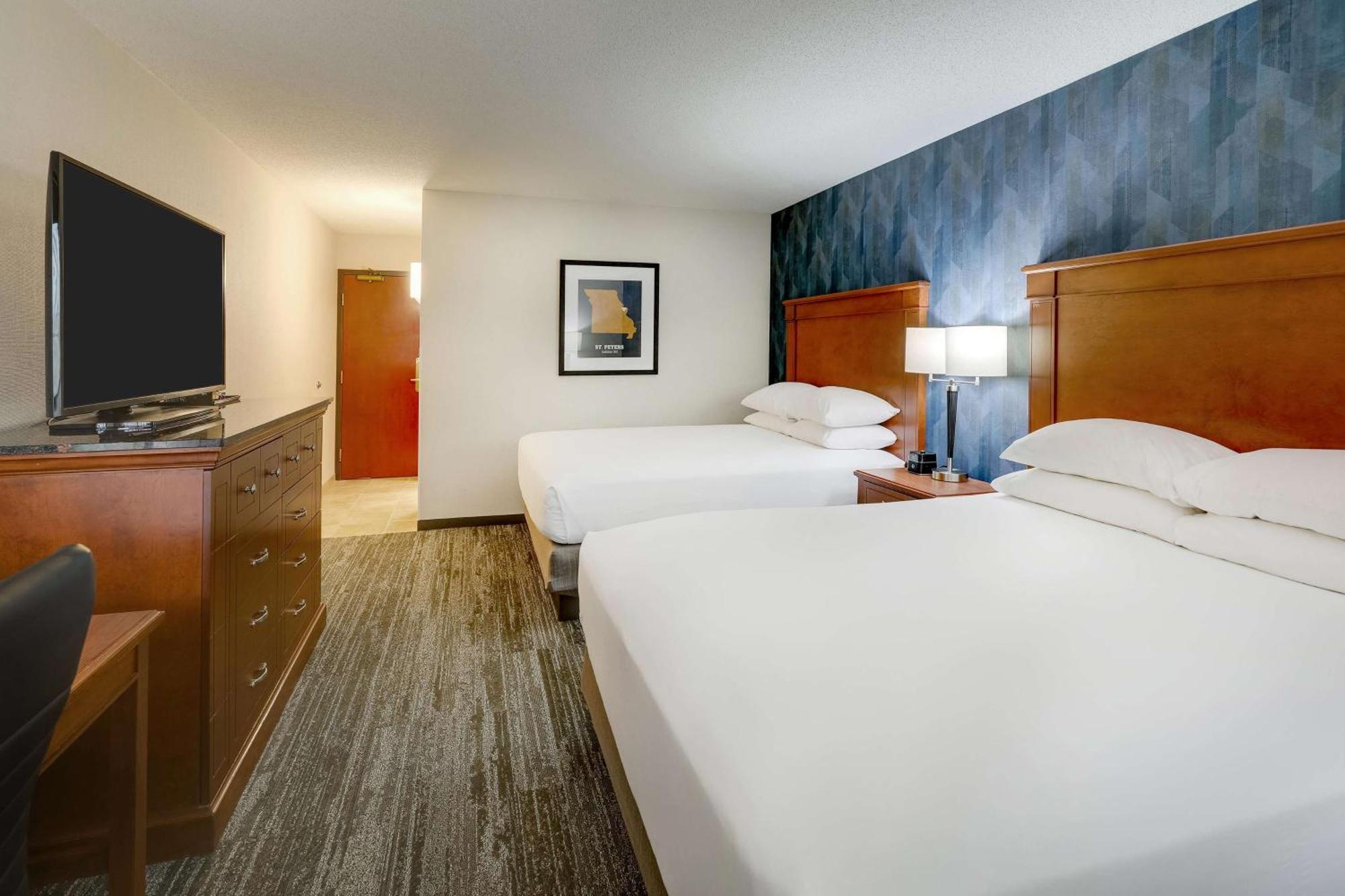 Drury Inn & Suites St. Louis St. Peters เซนต์ปีเตอร์ส ภายนอก รูปภาพ