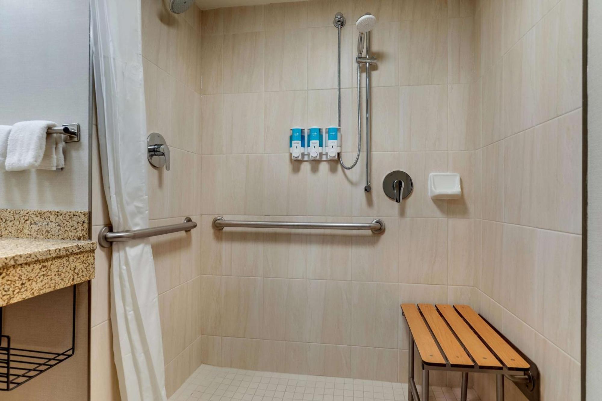 Drury Inn & Suites St. Louis St. Peters เซนต์ปีเตอร์ส ภายนอก รูปภาพ