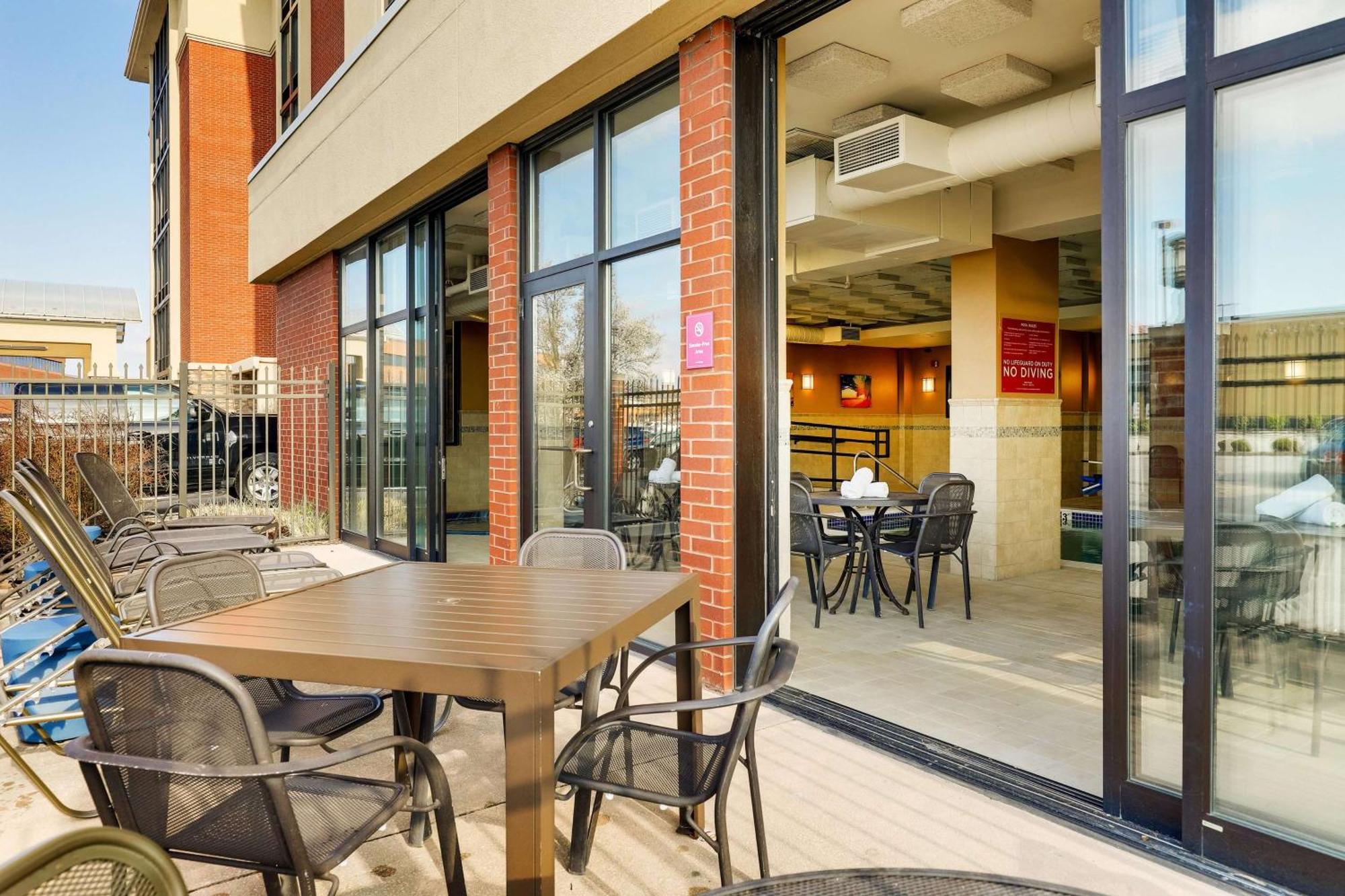Drury Inn & Suites St. Louis St. Peters เซนต์ปีเตอร์ส ภายนอก รูปภาพ
