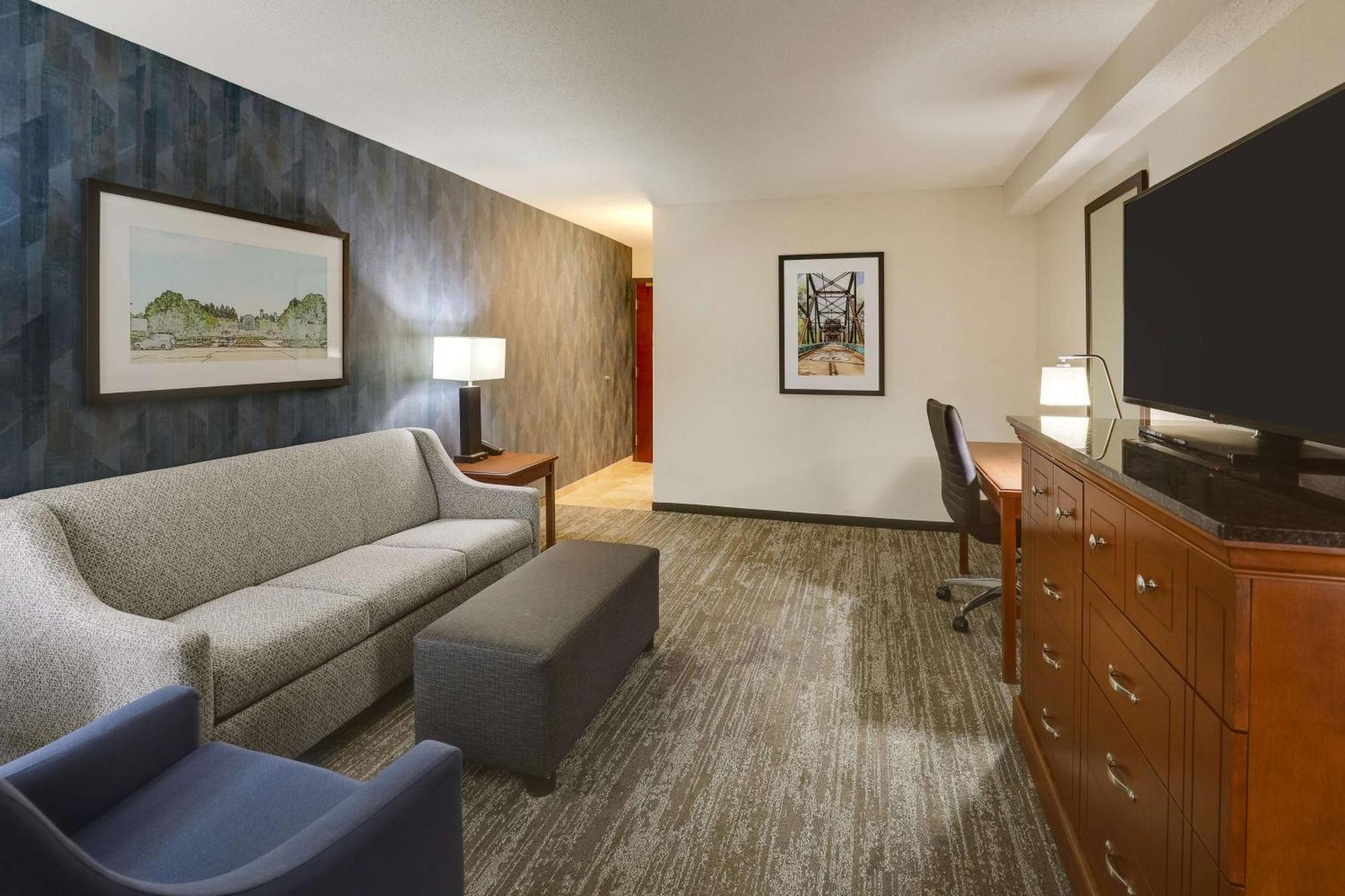 Drury Inn & Suites St. Louis St. Peters เซนต์ปีเตอร์ส ภายนอก รูปภาพ