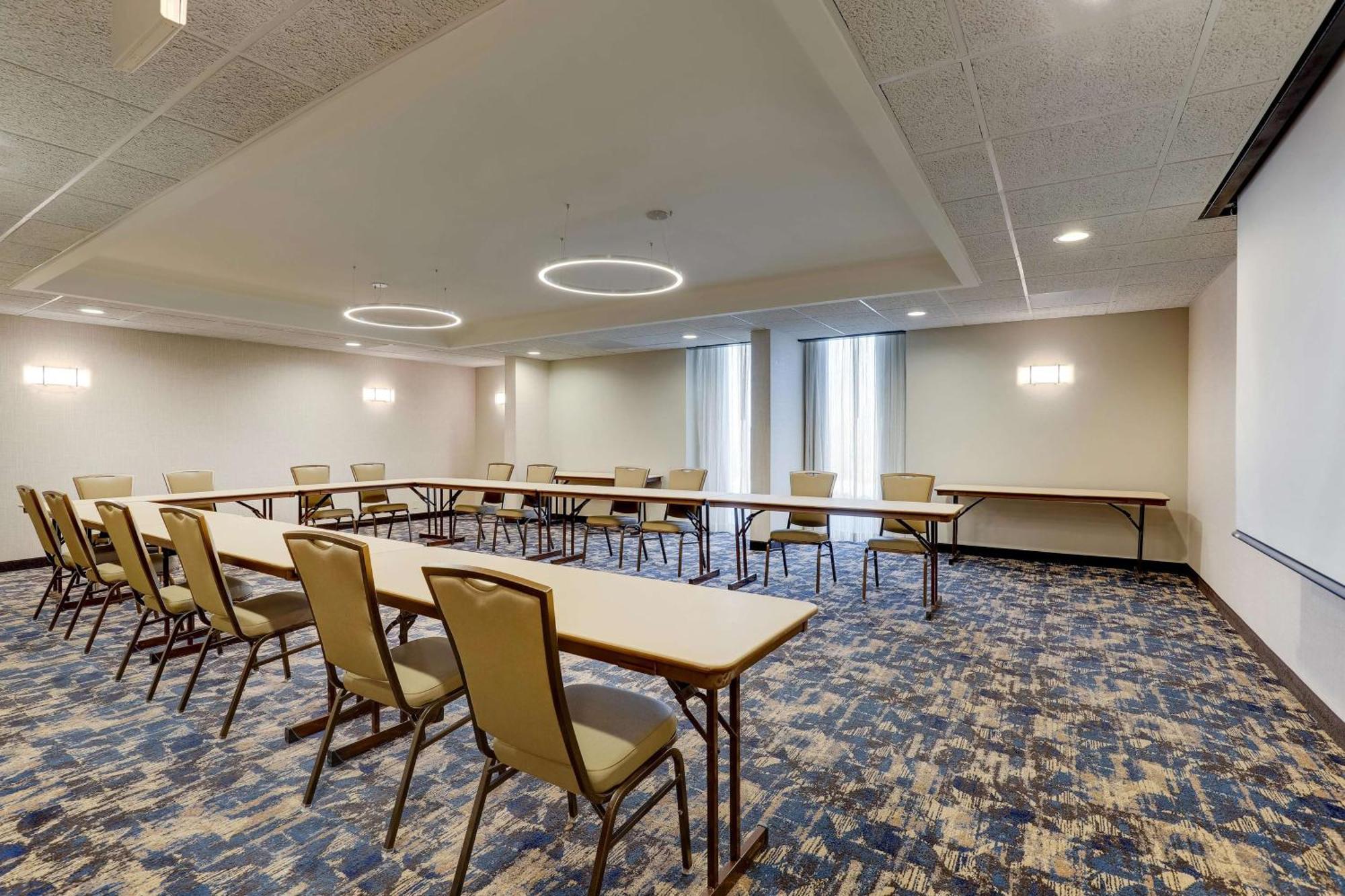 Drury Inn & Suites St. Louis St. Peters เซนต์ปีเตอร์ส ภายนอก รูปภาพ