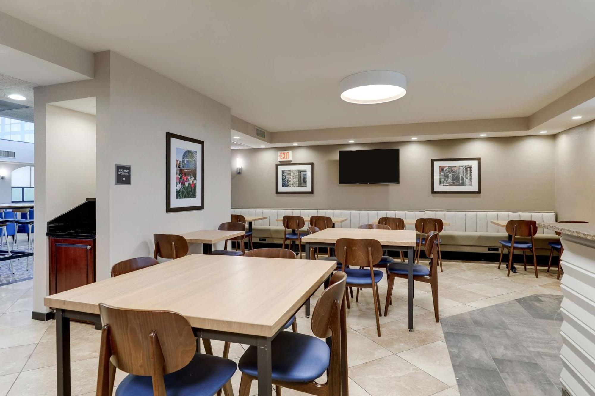 Drury Inn & Suites St. Louis St. Peters เซนต์ปีเตอร์ส ภายนอก รูปภาพ