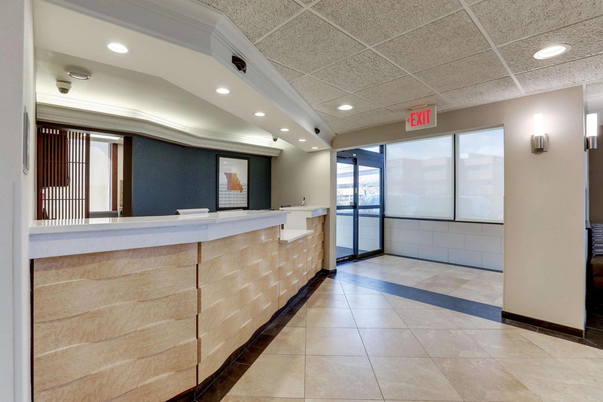 Drury Inn & Suites St. Louis St. Peters เซนต์ปีเตอร์ส ภายนอก รูปภาพ