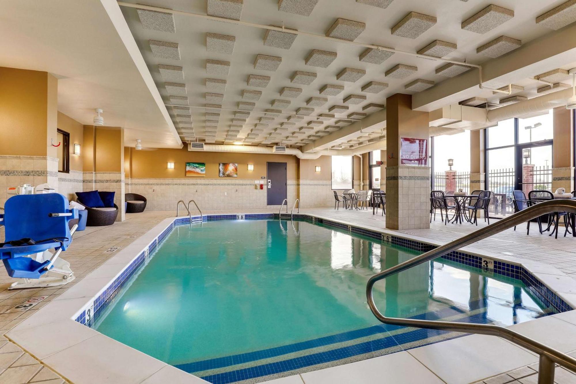 Drury Inn & Suites St. Louis St. Peters เซนต์ปีเตอร์ส ภายนอก รูปภาพ