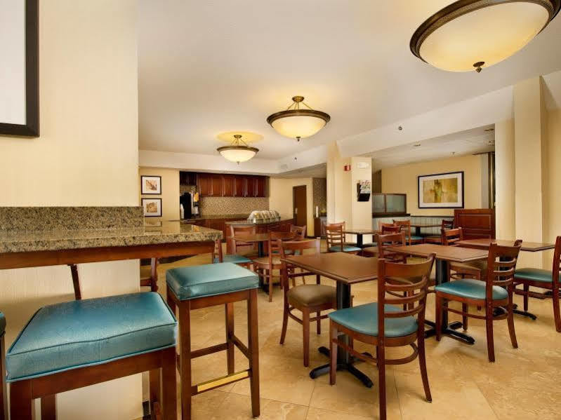 Drury Inn & Suites St. Louis St. Peters เซนต์ปีเตอร์ส ภายนอก รูปภาพ